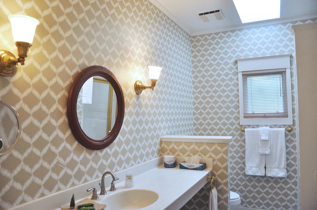 Om Sanctuary Holistic Retreat Hotel Asheville Kültér fotó